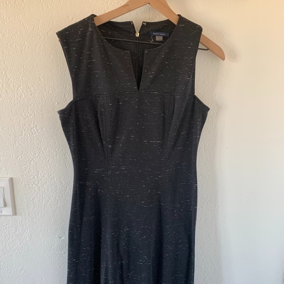 Simple black flattering dress - Picture 1 of 4